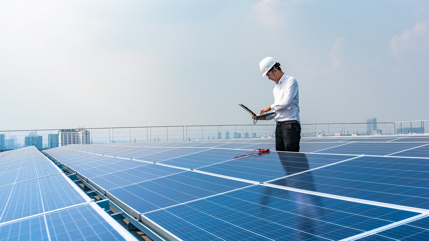 worker-checking-commercial-solar-panels